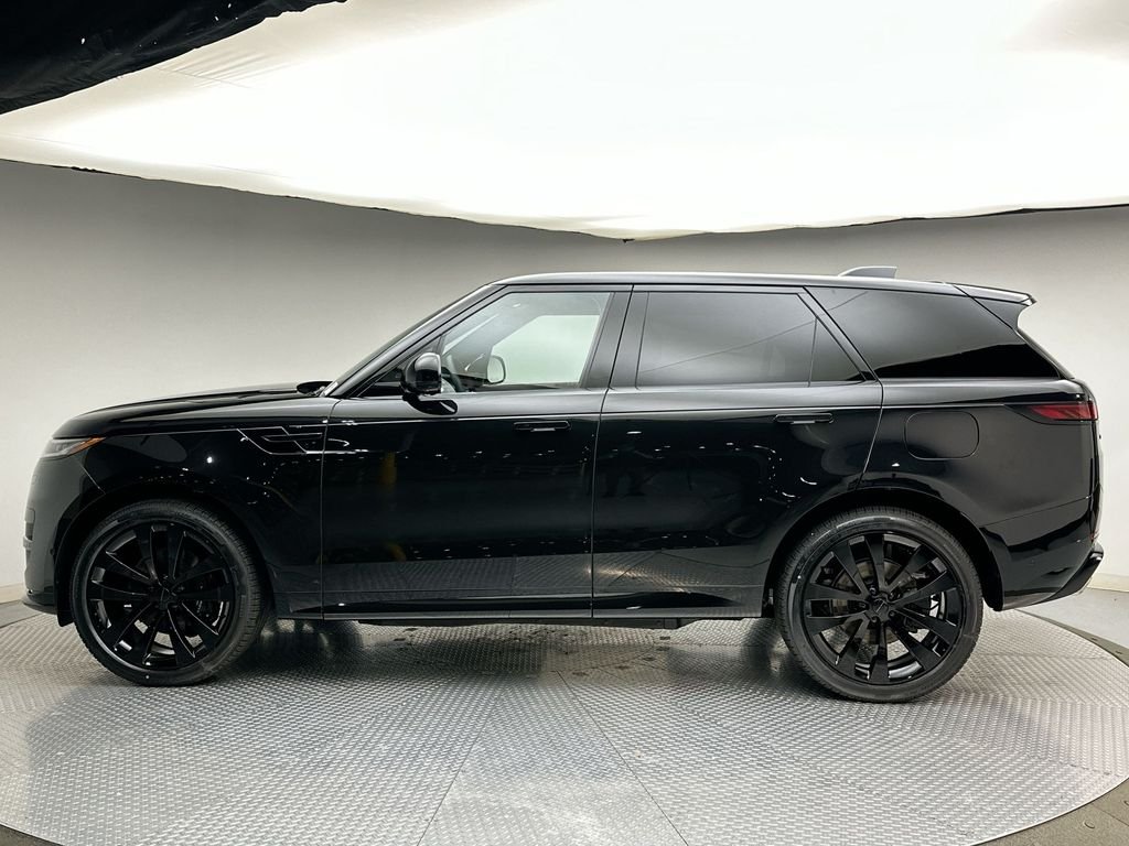 New 2026 Santorini Black Metallic Land Rover Dynamic SE image 2
