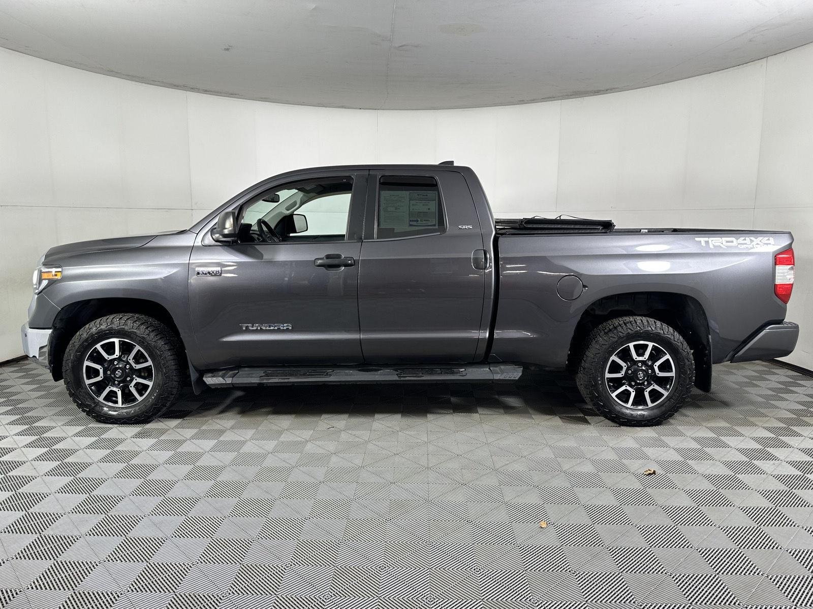 Used 2020 Magnetic Gray Metallic Toyota SR5 image 9