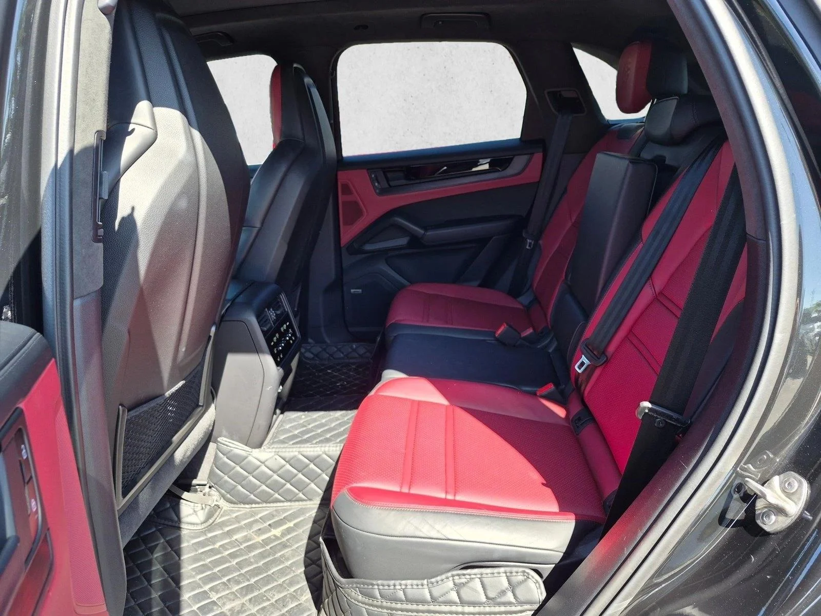 2025 Porsche Cayenne GTS - Photo 16
