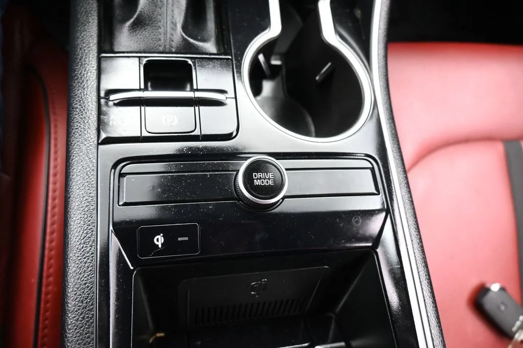 Used 2023 Wolf Gray Kia GT-Line image 26