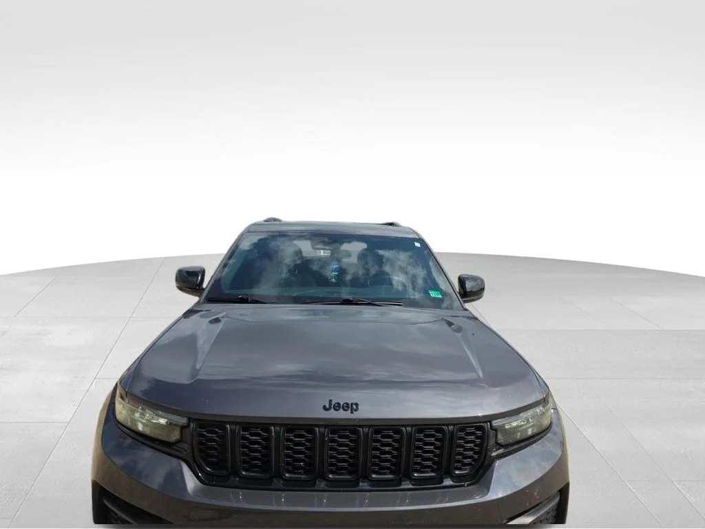Used 2023 Gray Jeep Altitude X image 2