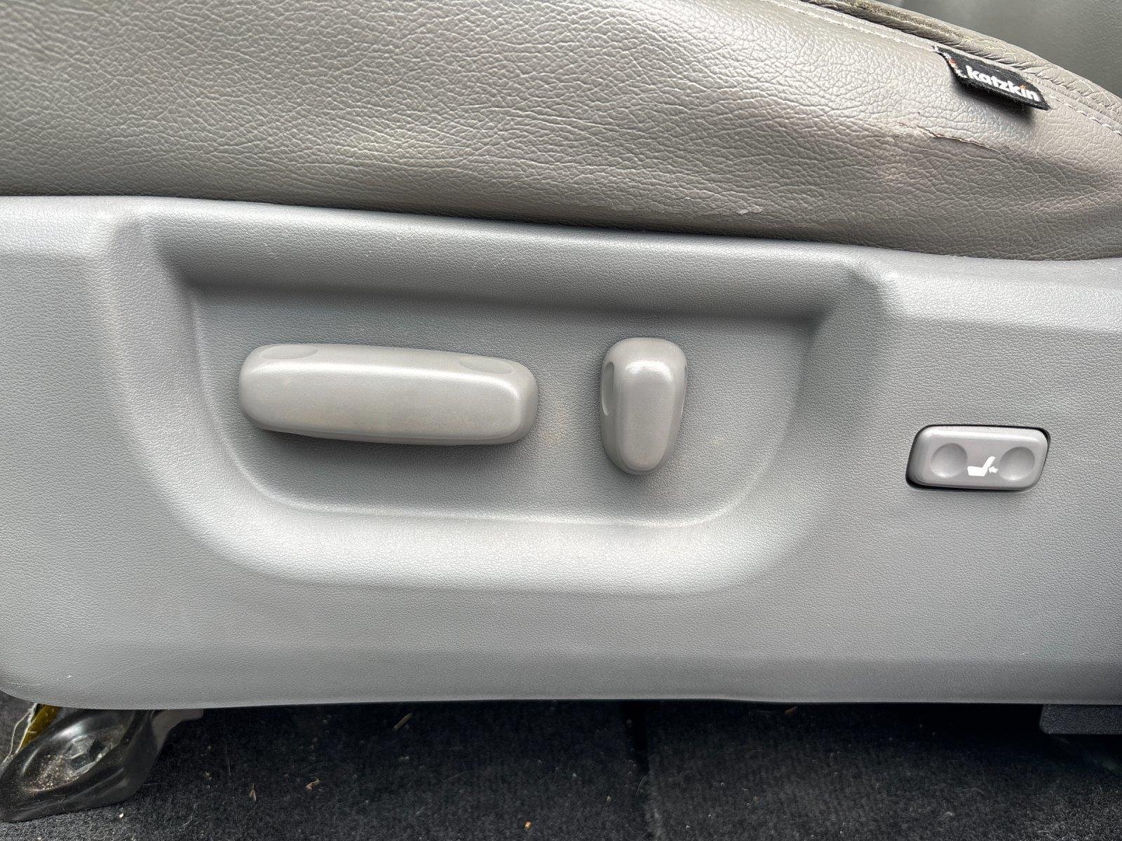 Used 2016 Super White Toyota SR5 image 15