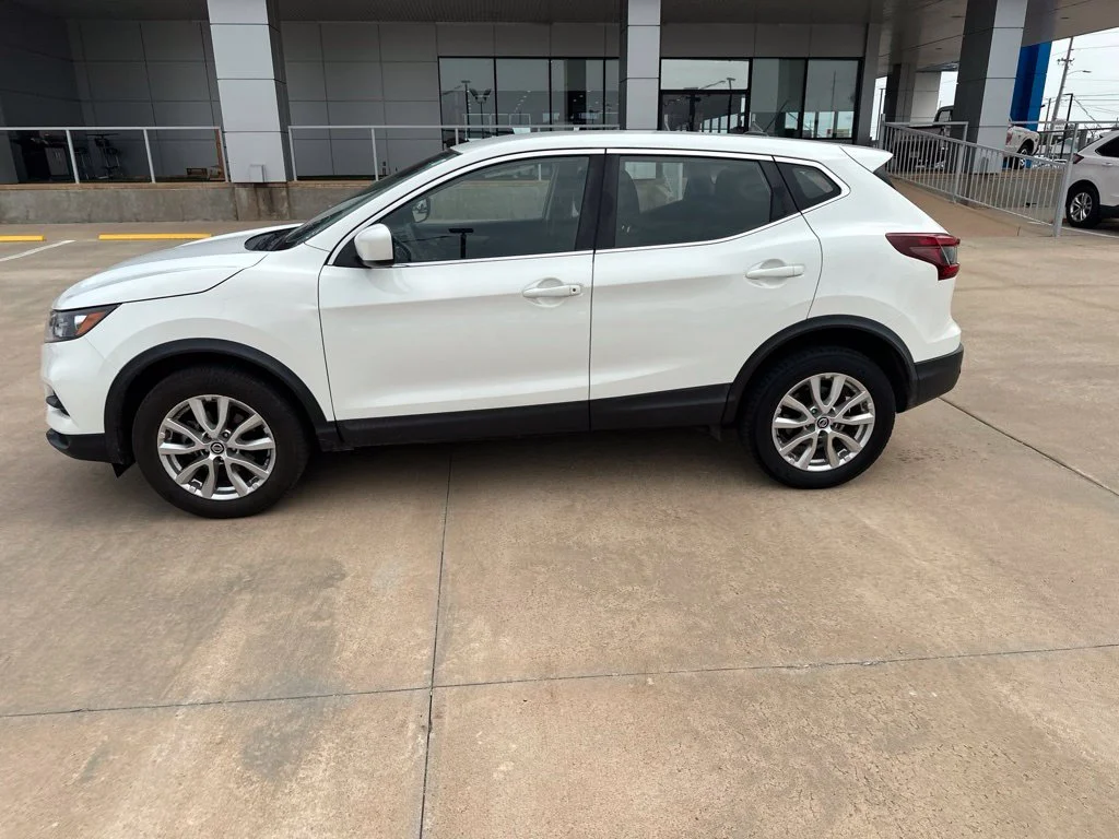 Used 2021 White Nissan S image 29