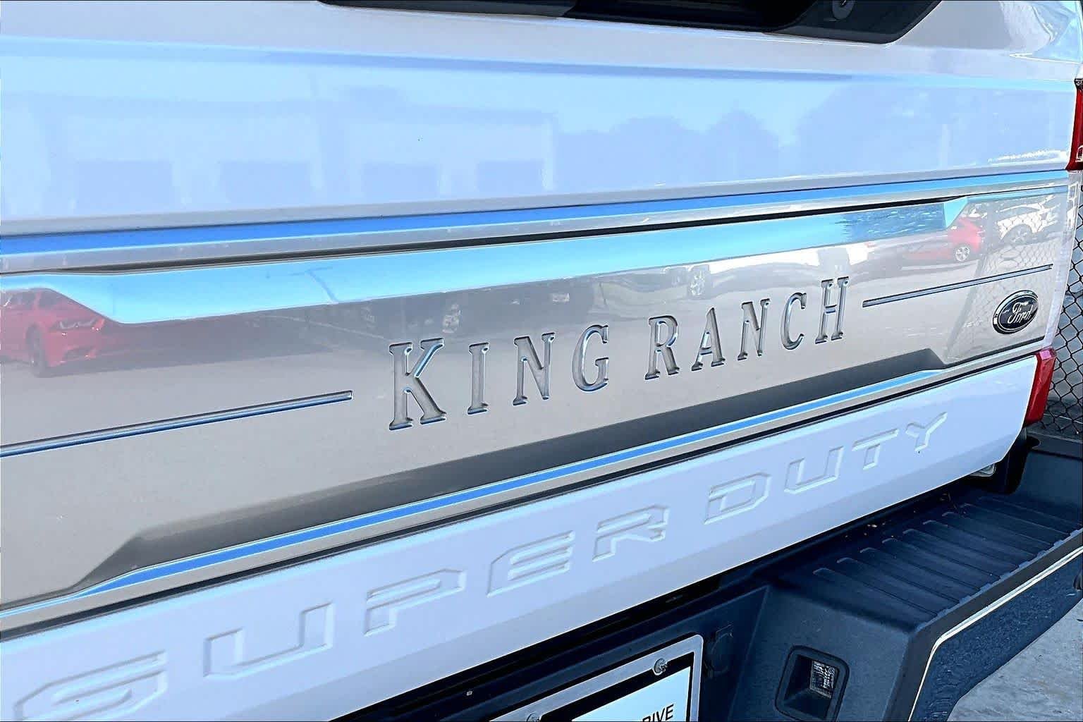 Used 2017 White Platinum Metallic Tri-Coat/Caribou Ford King Ranch image 30