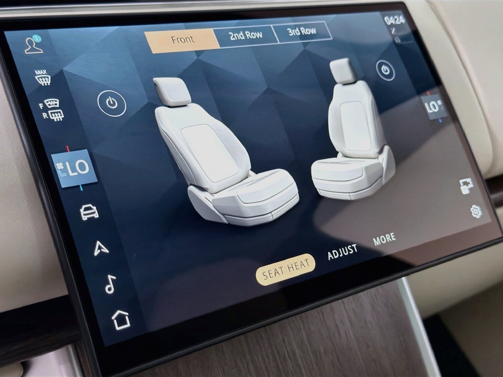 New 2027 Fuji White Land Rover SE image 21