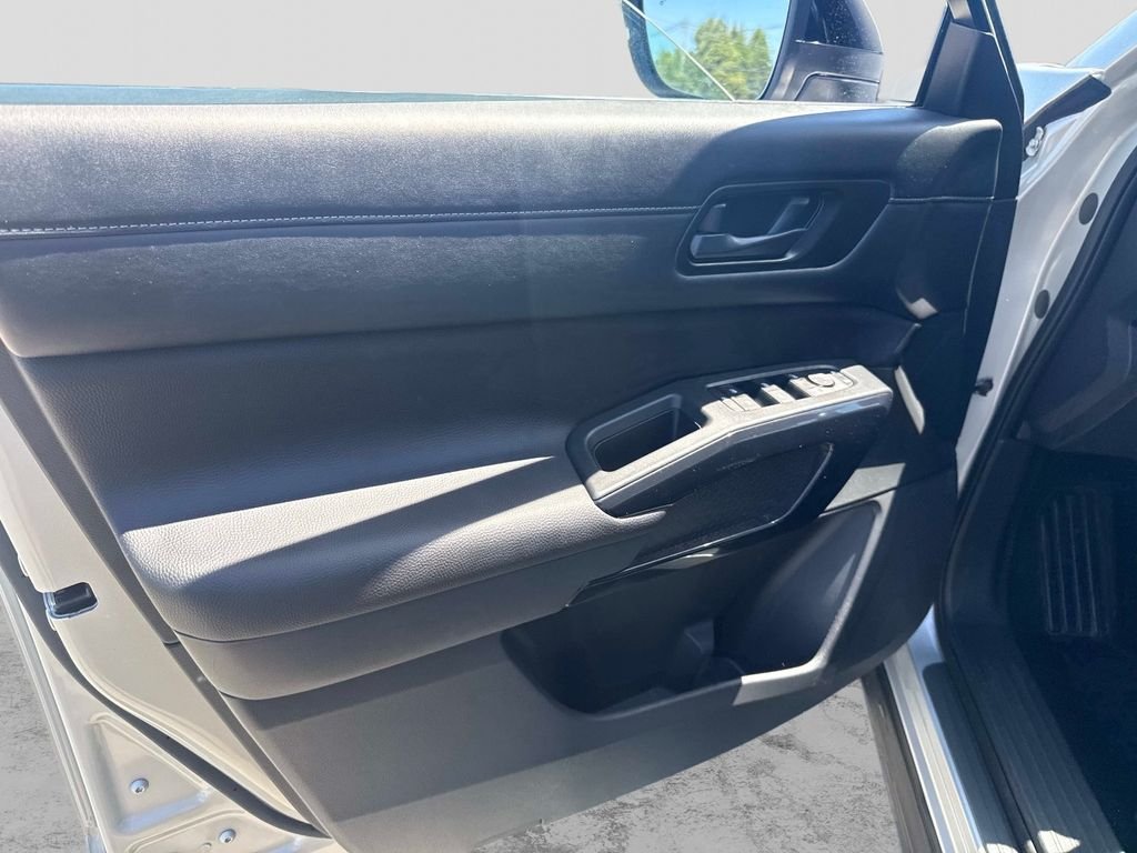 Used 2025 Silver Nissan S image 16