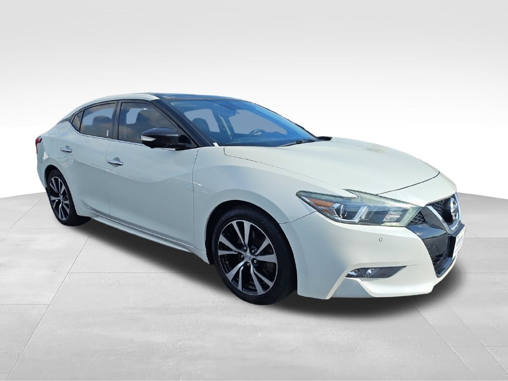 Used 2018 White Nissan Platinum image 7