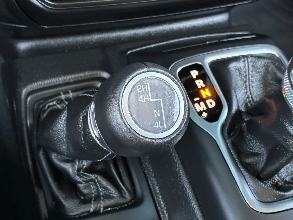 Used 2025 Green Jeep High Tide image 22