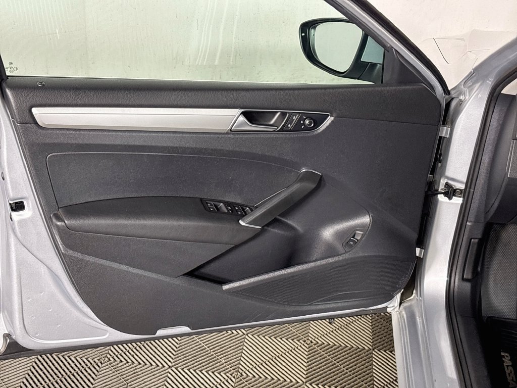 Used 2017 Silver Volkswagen 1.8T S image 10