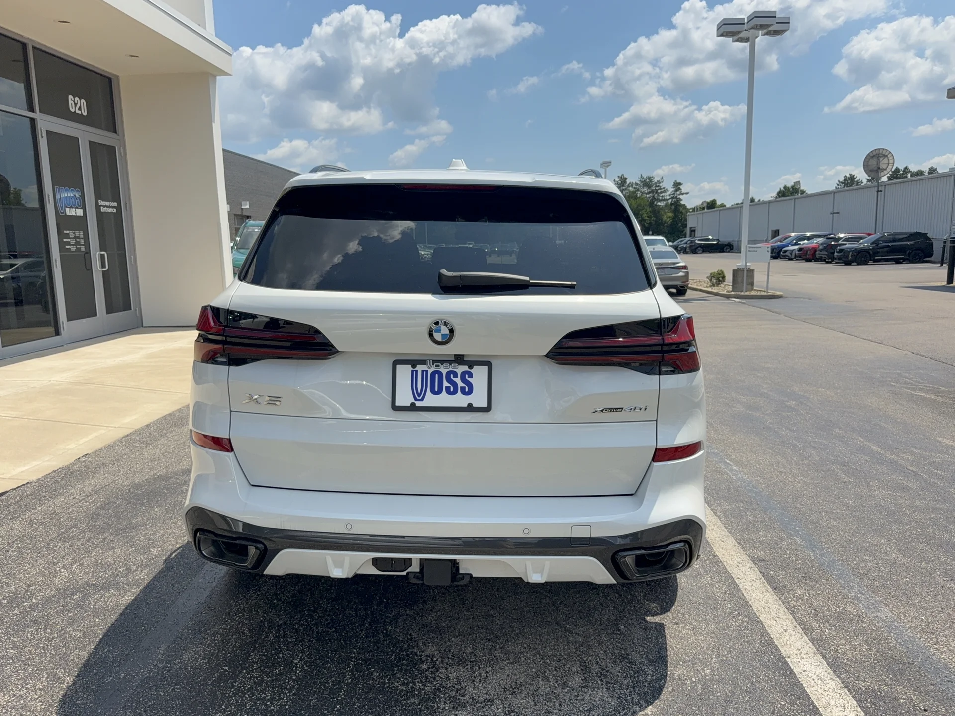 New 2026 Mineral White Metallic BMW xDrive40i image 4
