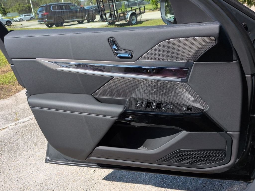 New 2026 Dravit Grey Metallic BMW 740i xDrive image 30