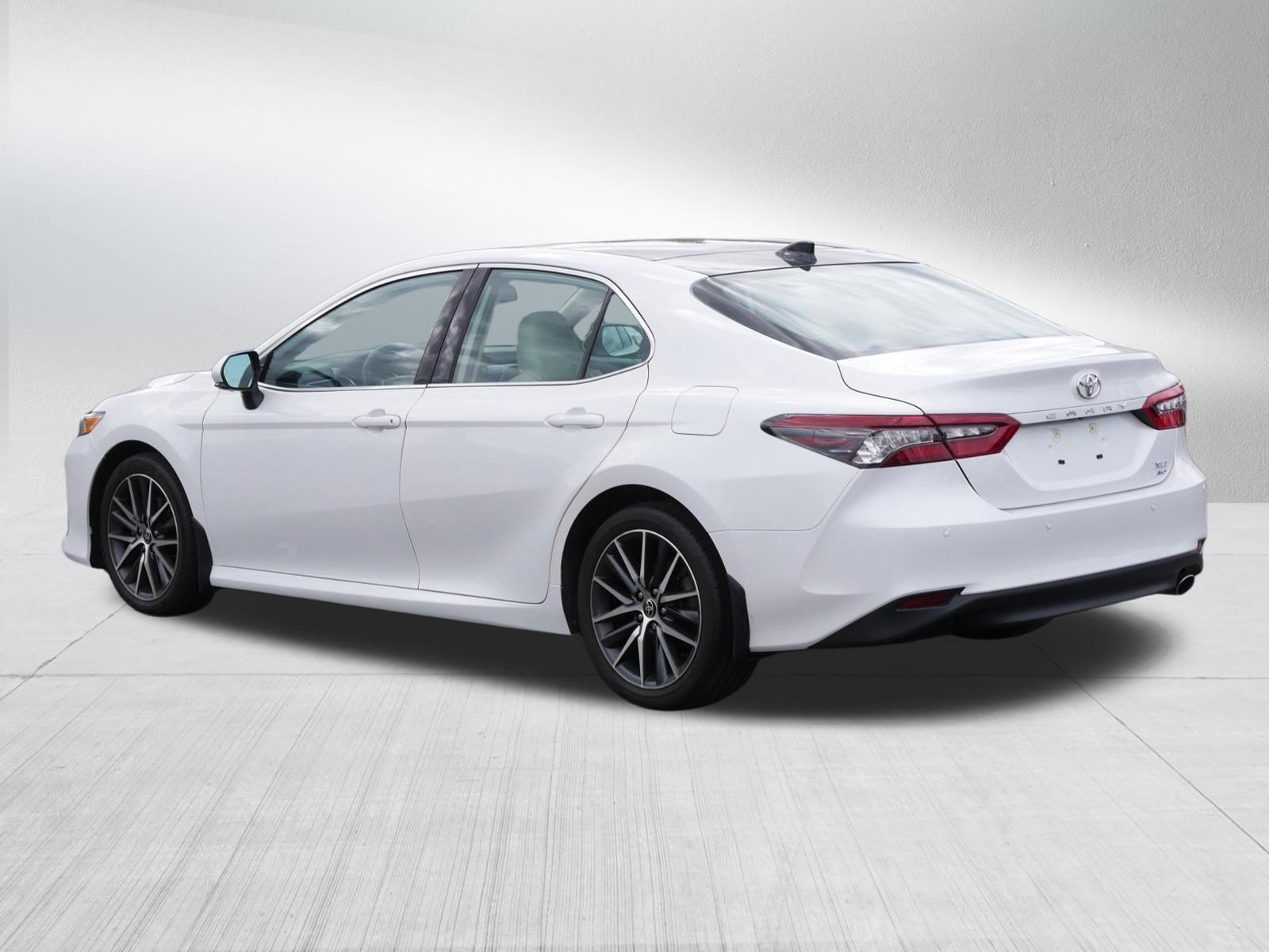 Used 2023 Wind Chill Pearl Toyota XLE image 5
