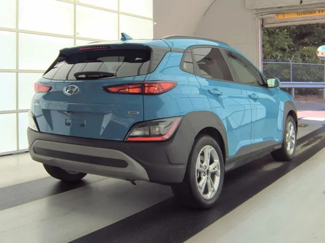 Used 2023 Green Hyundai SEL image 3