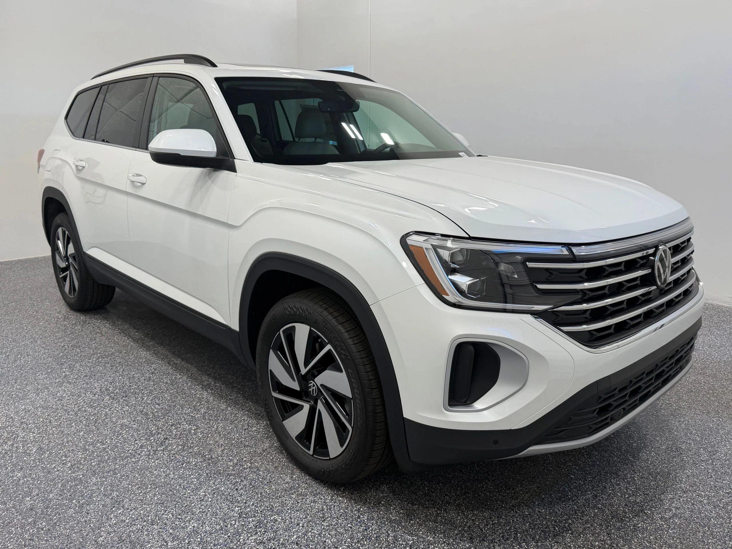 New 2026 White Volkswagen 2.0T SE w/Technology image 9