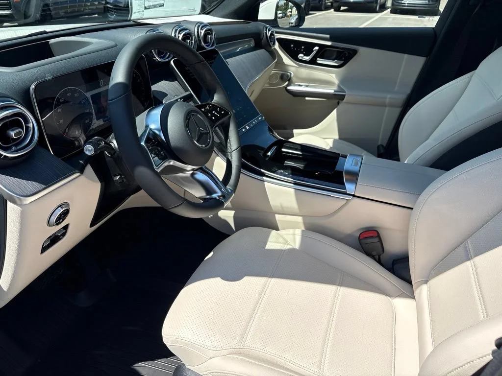 New 2027 Polar White Mercedes-Benz GLC 300 image 5
