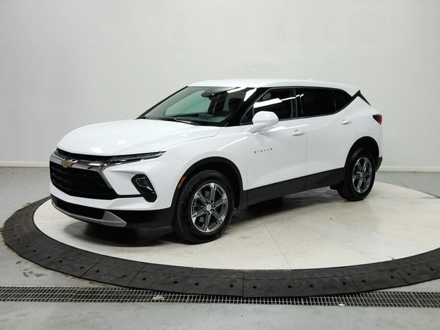 Used 2025 White Chevrolet LT image 4