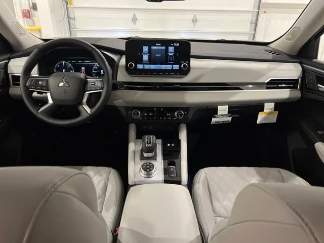 2025 Mitsubishi Outlander Plug-in Hybrid Platinum Edition - Photo 12