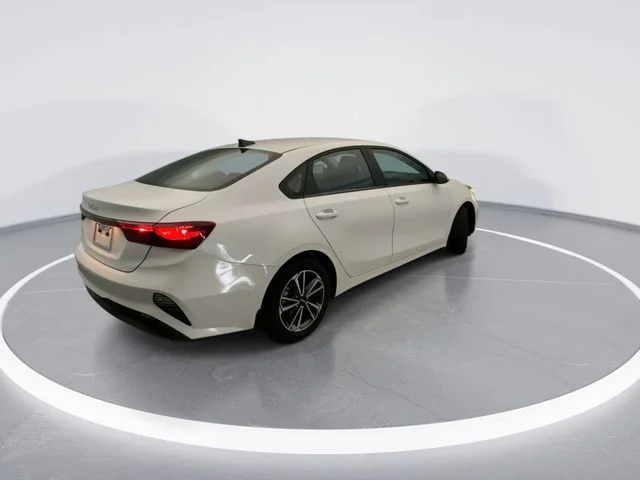 Used 2023 White Kia LXS image 6