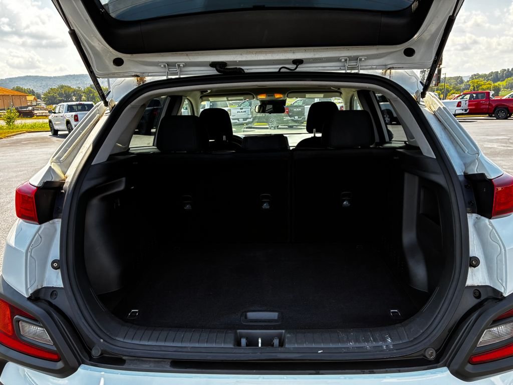 Used 2021 White Hyundai SEL image 4