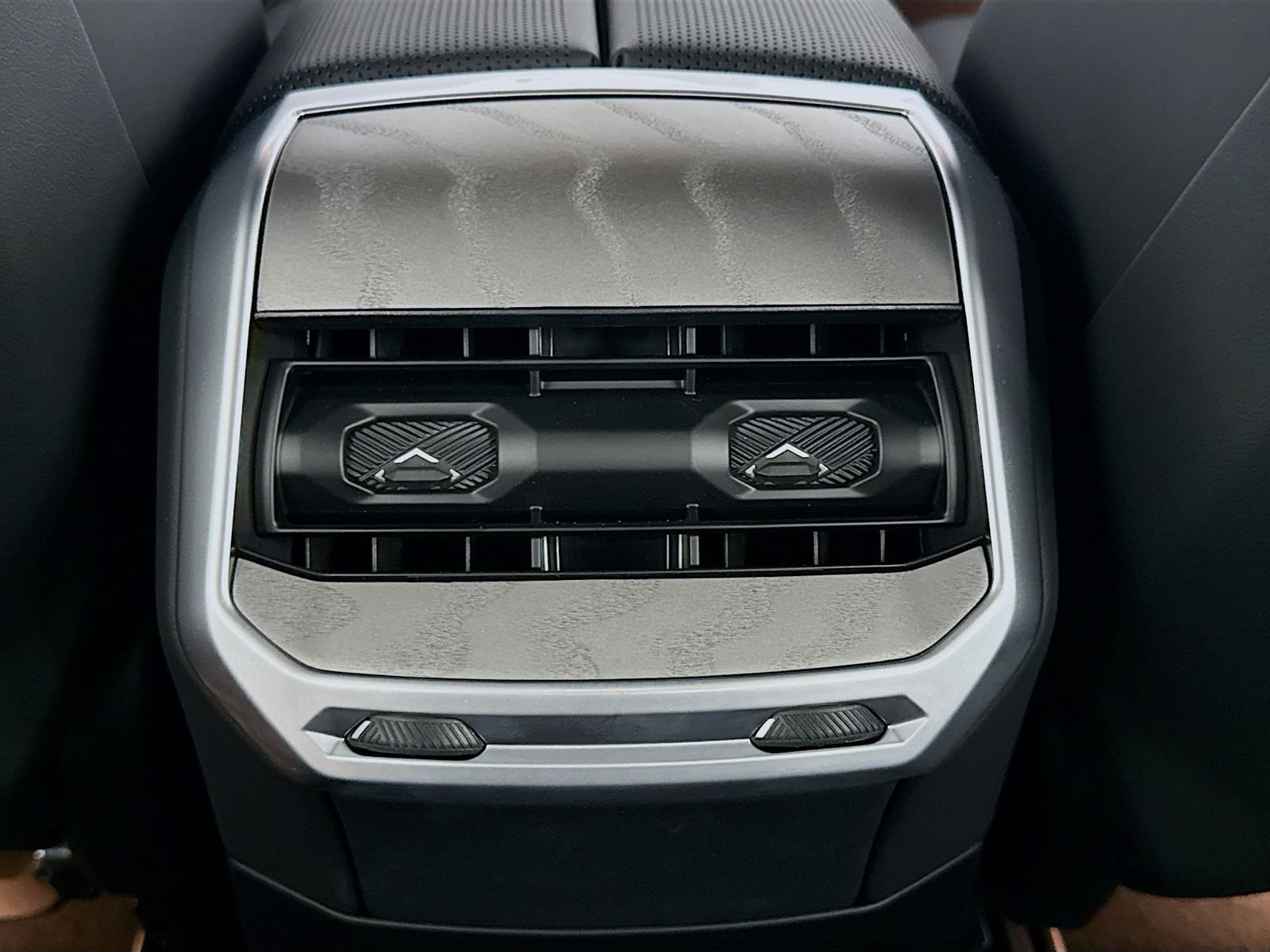 New 2026 Carbon Black Metallic BMW 760i xDrive image 27