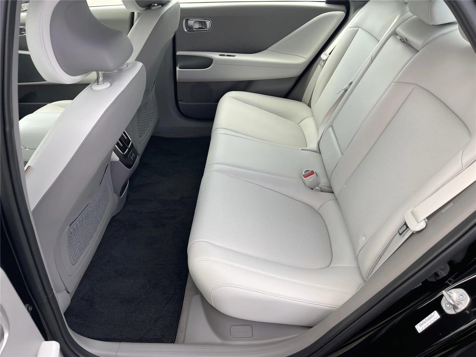 2025 Hyundai IONIQ 6 SEL - Photo 7