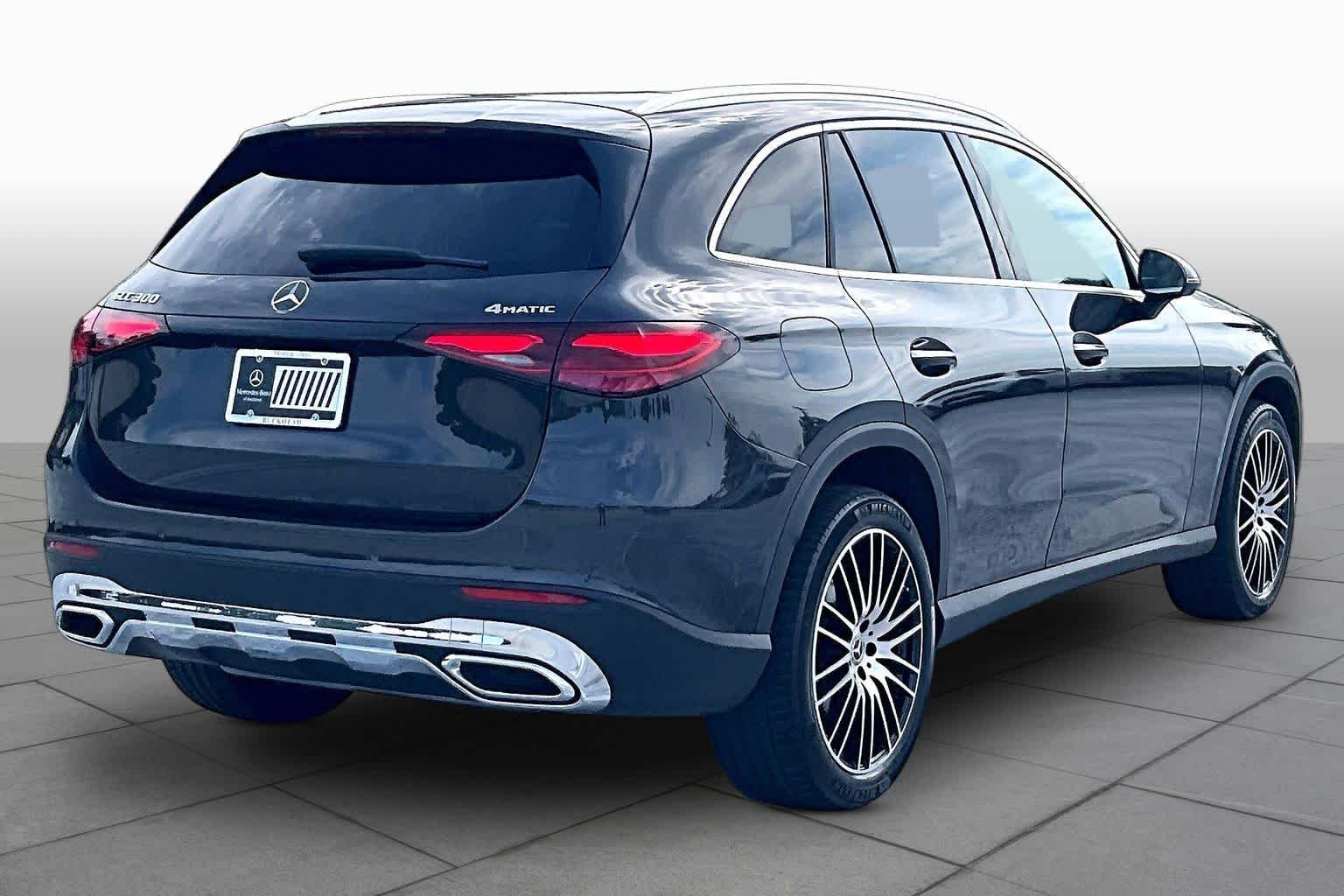 Used 2024 Graphite Grey Metallic Mercedes-Benz GLC 300 image 12