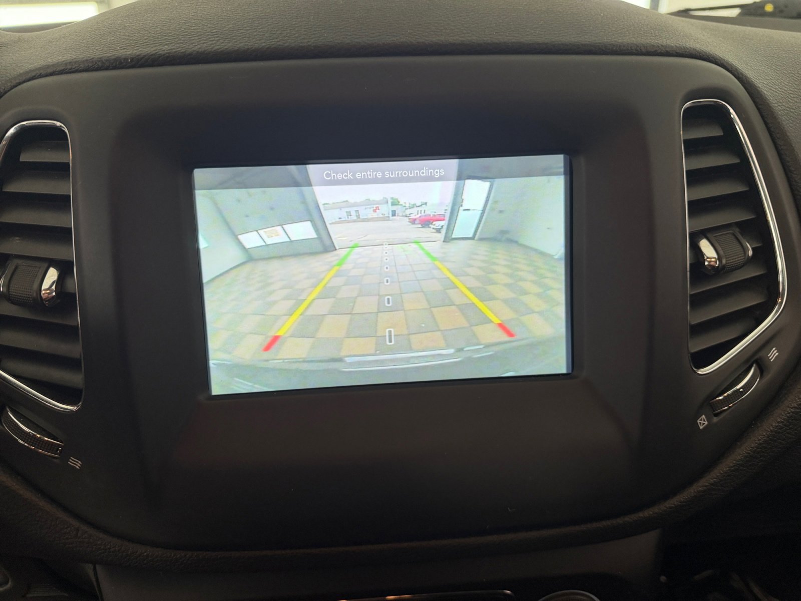 Used 2019 Diamond Black Crystal Pearlcoat Jeep Latitude image 21