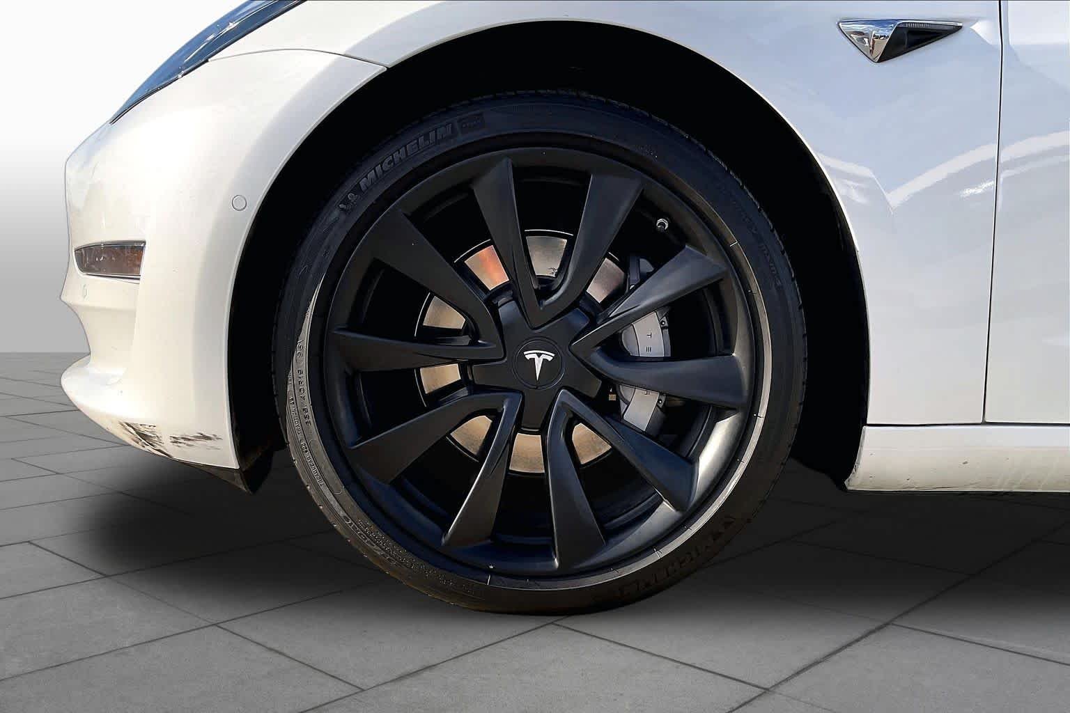 Used 2020 Pearl White Multi-Coat Tesla Standard Range image 8
