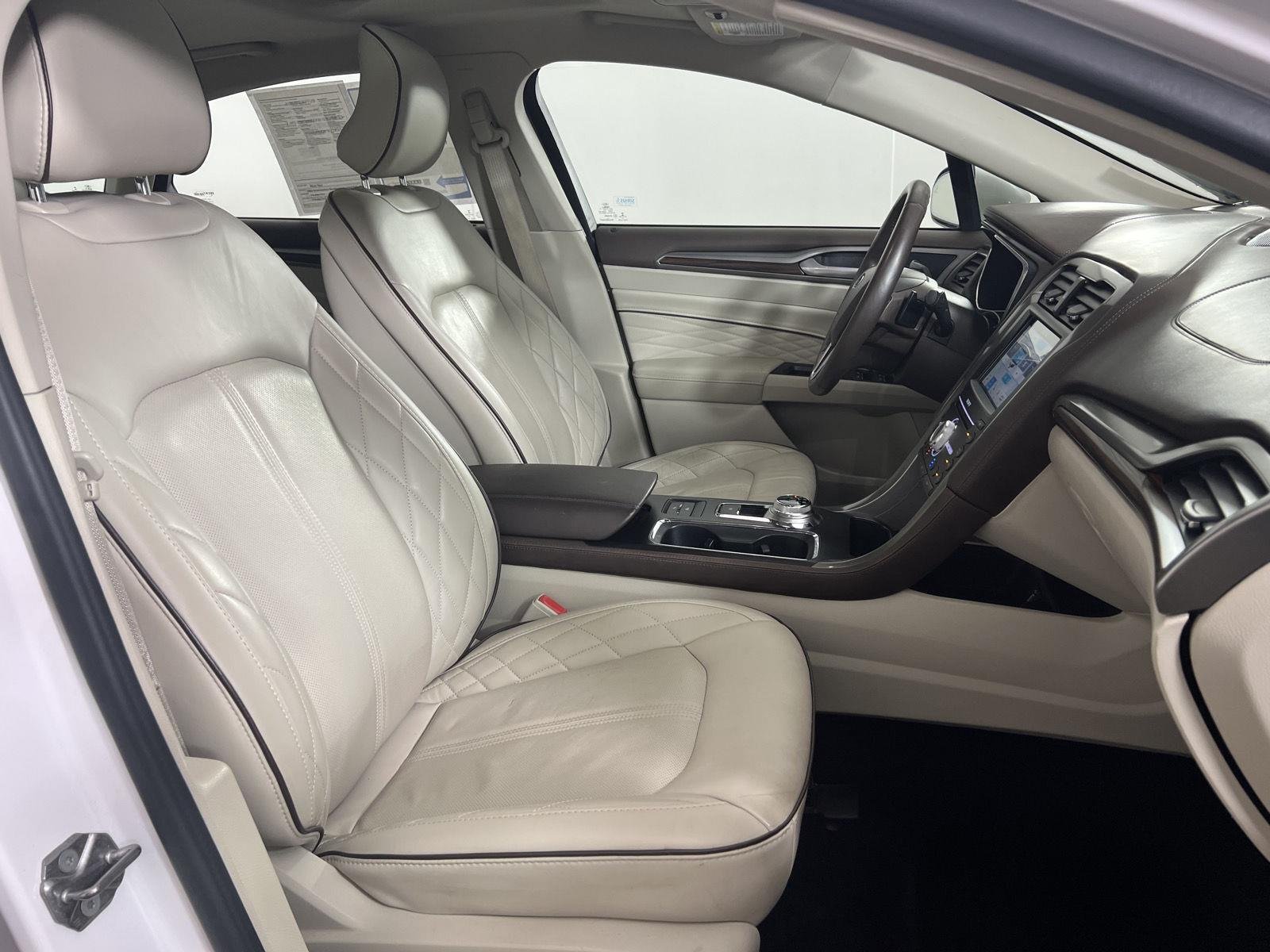 Used 2017 White Platinum Metallic Tri-Coat Ford Platinum image 30