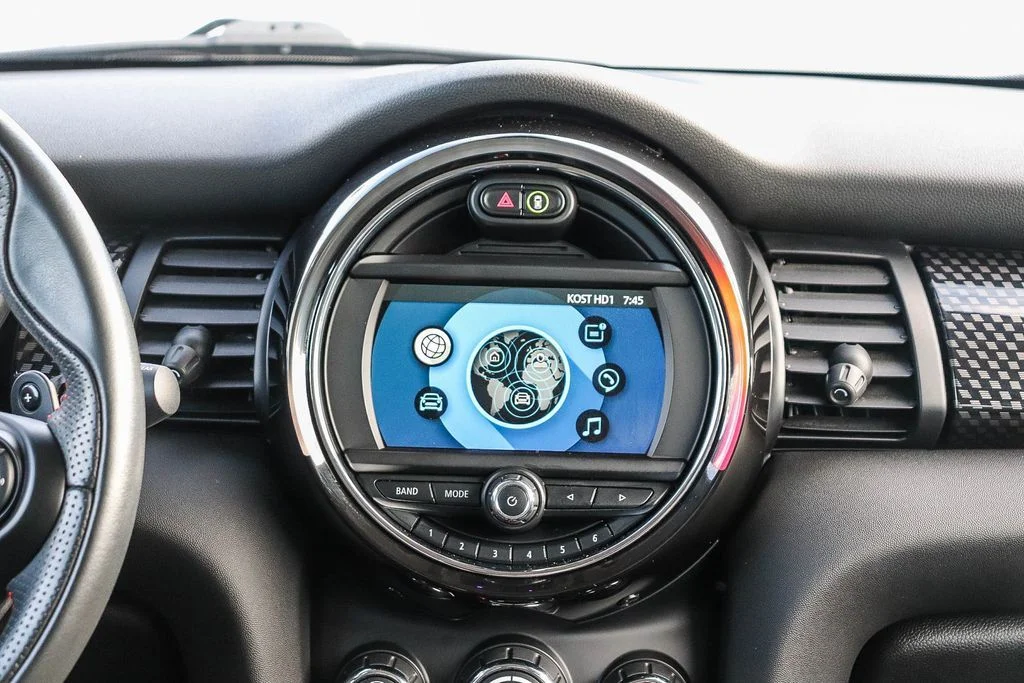 Used 2021 White MINI Classic image 16