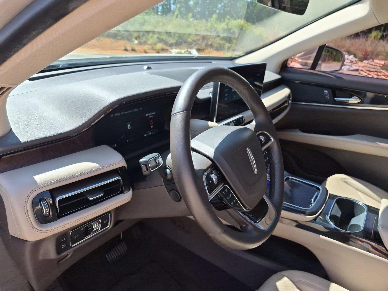 Used 2022 Ceramic Pearl Metallic Tinted Clearcoat Lincoln Reserve image 18