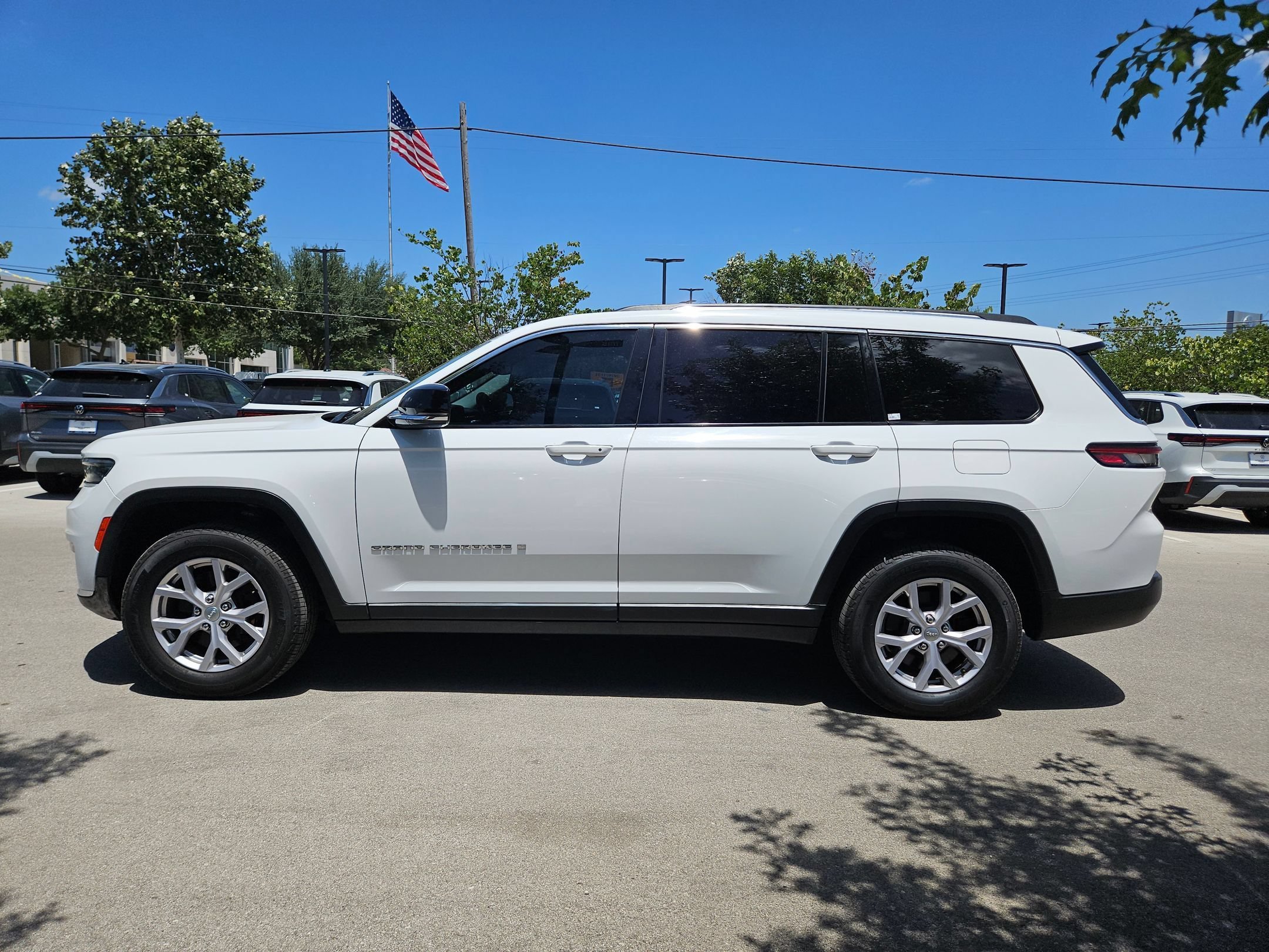 Used 2022 Bright White Clearcoat Jeep Limited image 6