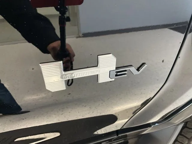 2025 GMC HUMMER EV 2X - Photo 17