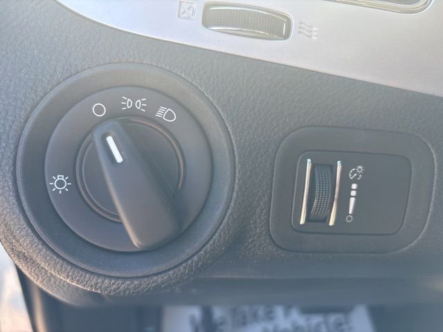 Used 2015 White Dodge SE image 13