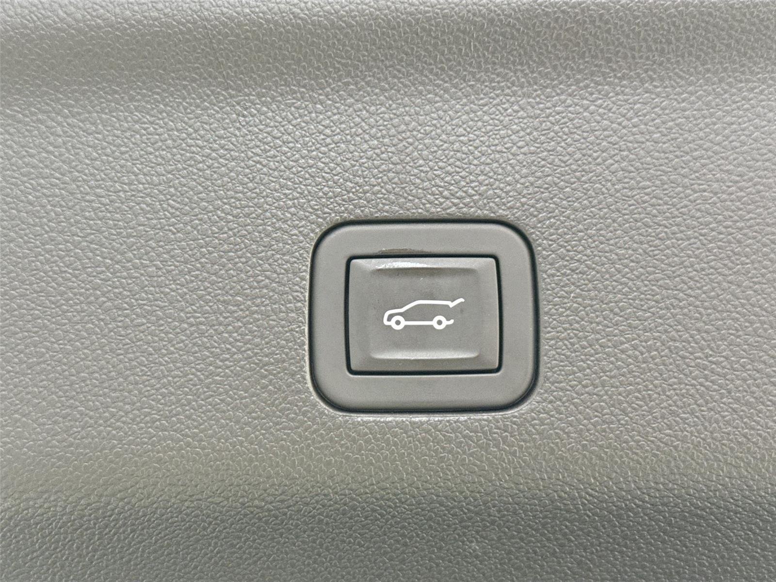 Used 2024 Black Chevrolet High Country image 41