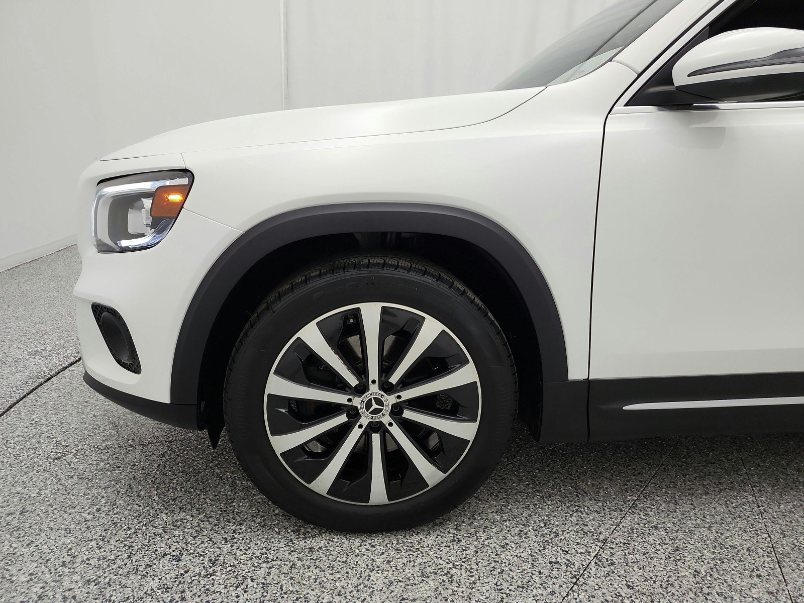 Used 2023 Polar White Mercedes-Benz GLB 250 4MATIC® SUV image 17
