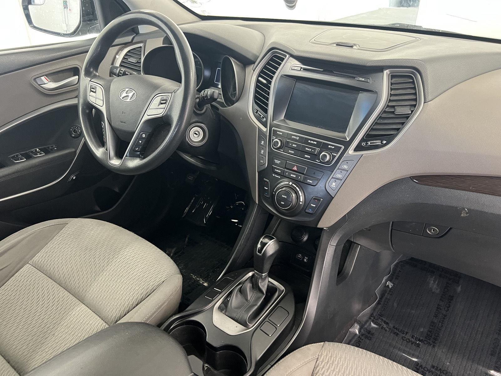 2017 Hyundai Santa Fe SE - Photo 28