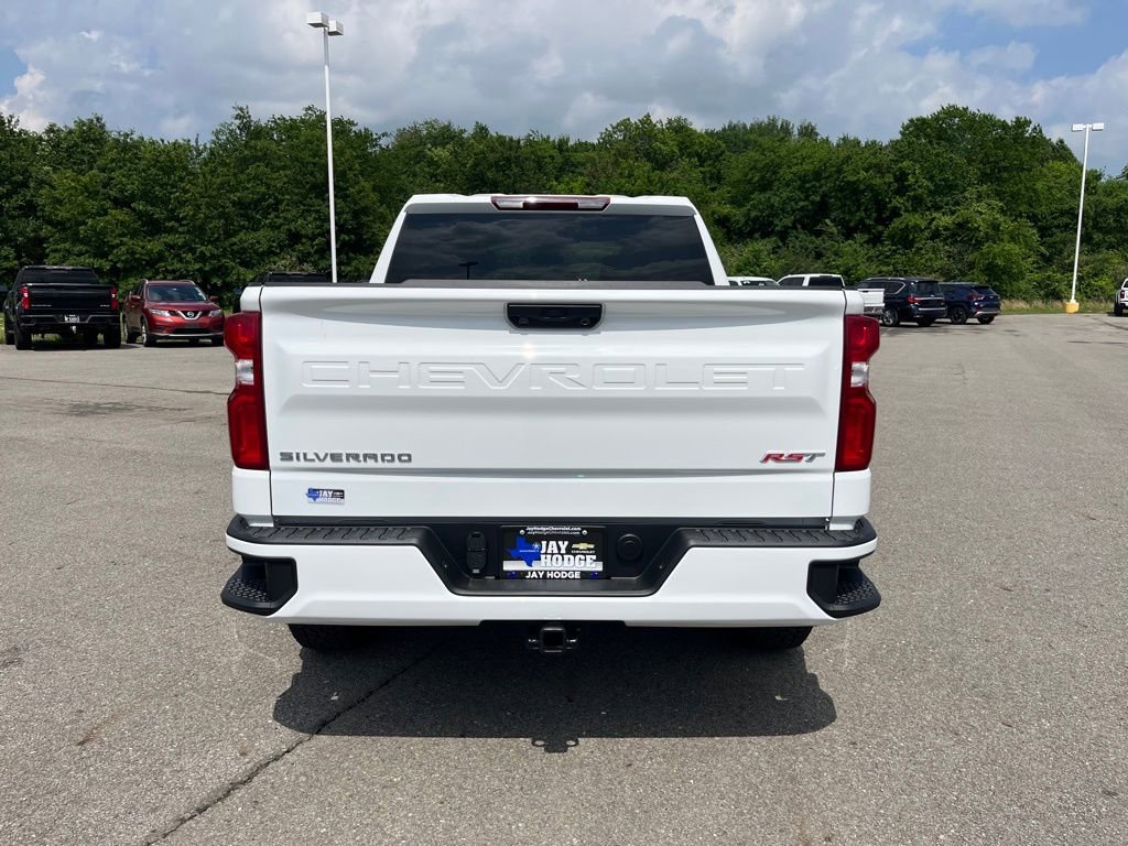New 2026 Summit White Chevrolet RST image 4