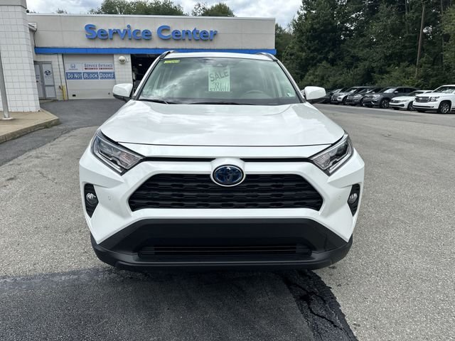 Used 2021 White Toyota XLE Premium image 11