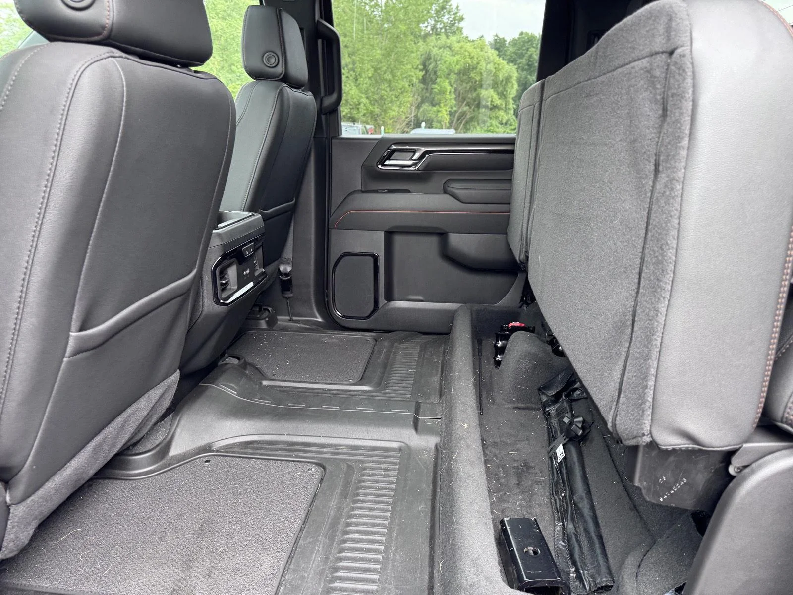 Used 2025 Onyx Black GMC AT4 image 9