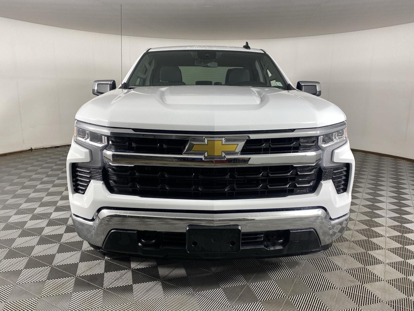 Used 2026 Summit White Chevrolet LT image 5