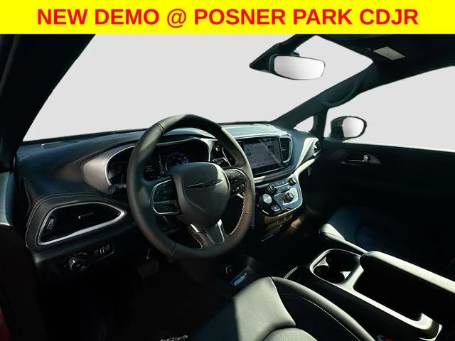 New 2026 Red Hot Pearl-Coat Exterior Paint Chrysler Select image 9