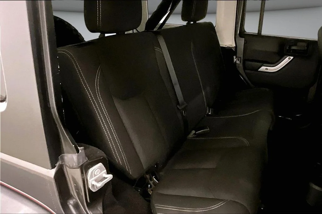 Used 2018 Gray Jeep Unlimited Rubicon image 25