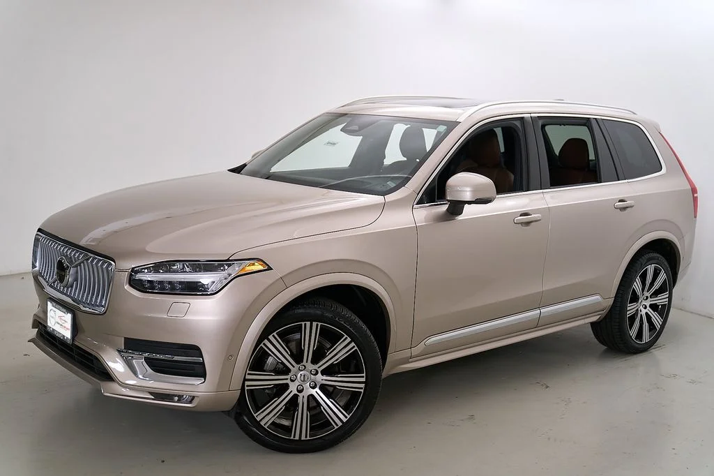 Certified Used 2023 Bright Dusk Volvo Ultimate image 2