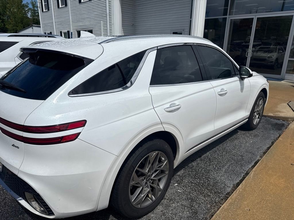 Used 2025 White Genesis 2.5T image 4