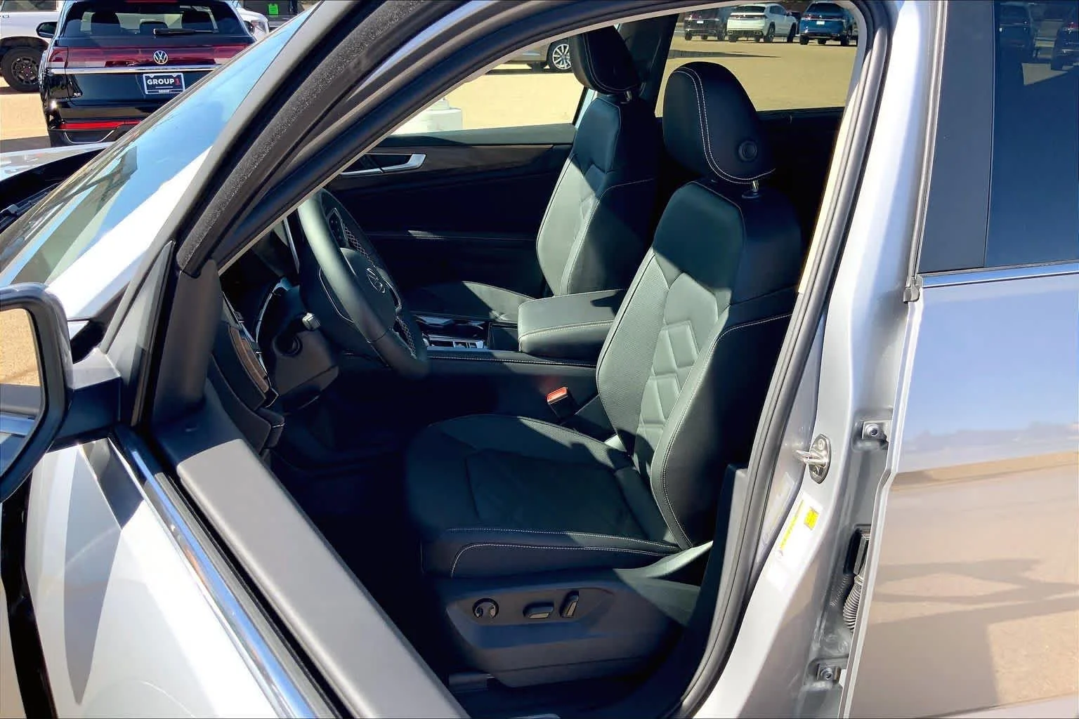 New 2026 Silver Mist Metallic Volkswagen 2.0T SE w/Technology image 9