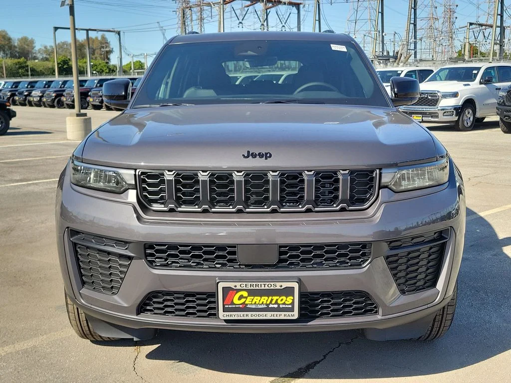 New 2026 Baltic Gray Metallic Clear-Coat Exterior Paint Jeep Altitude image 18