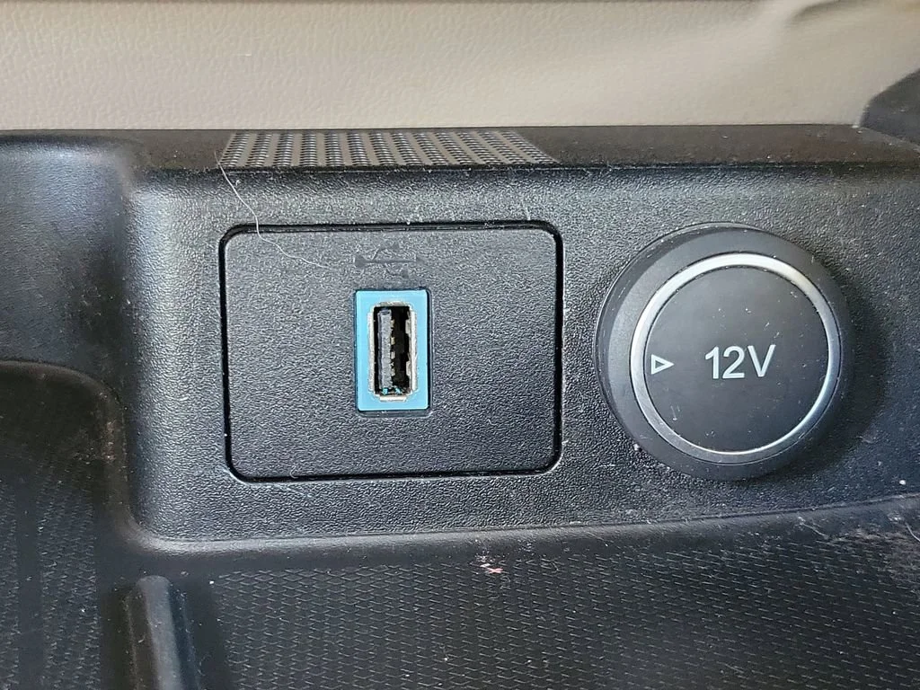 Used 2020  Ford Titanium Hybrid image 31