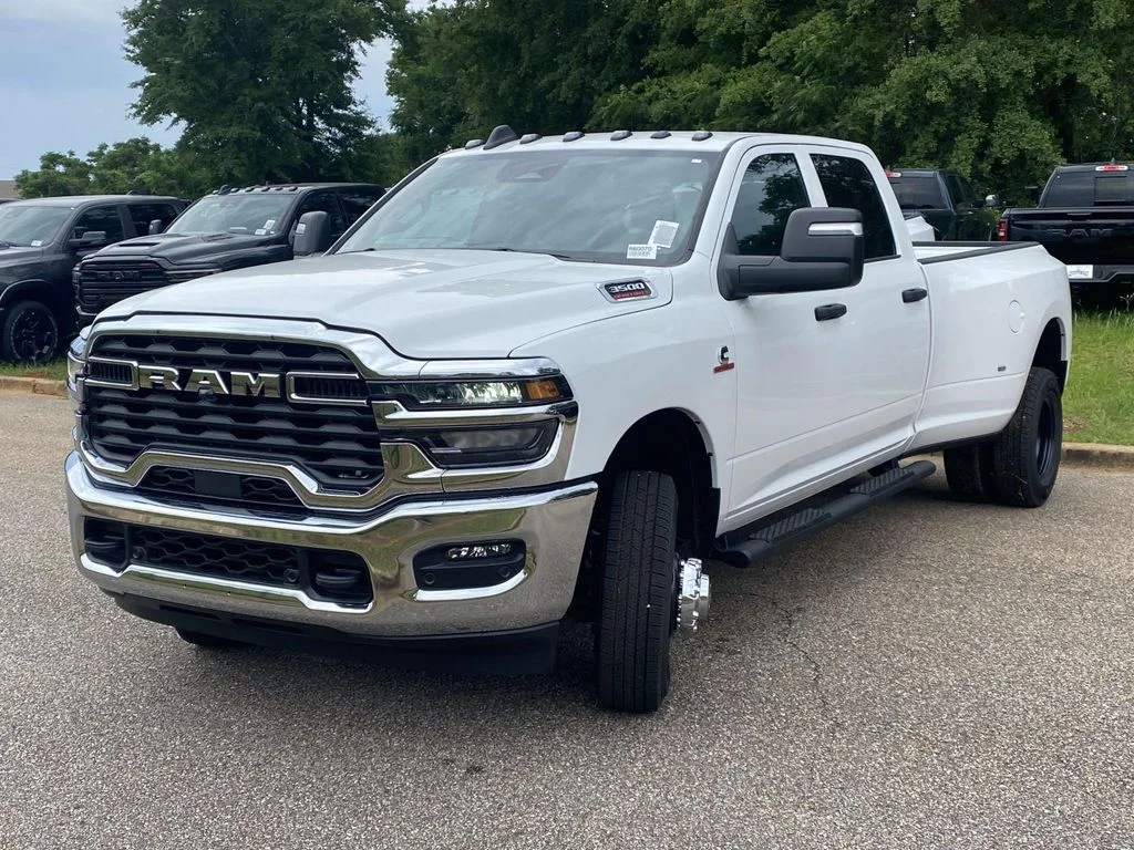 New 2026 Bright White Clear-Coat Exterior Paint RAM Tradesman image 3