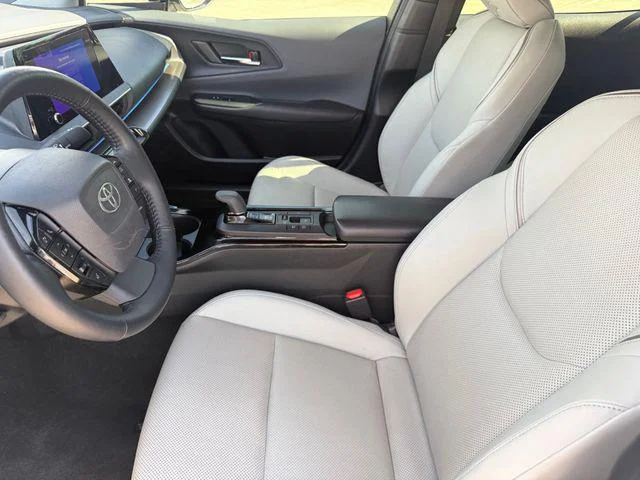 Certified Used 2023 WIND CHILL PEARL* Toyota XLE image 10